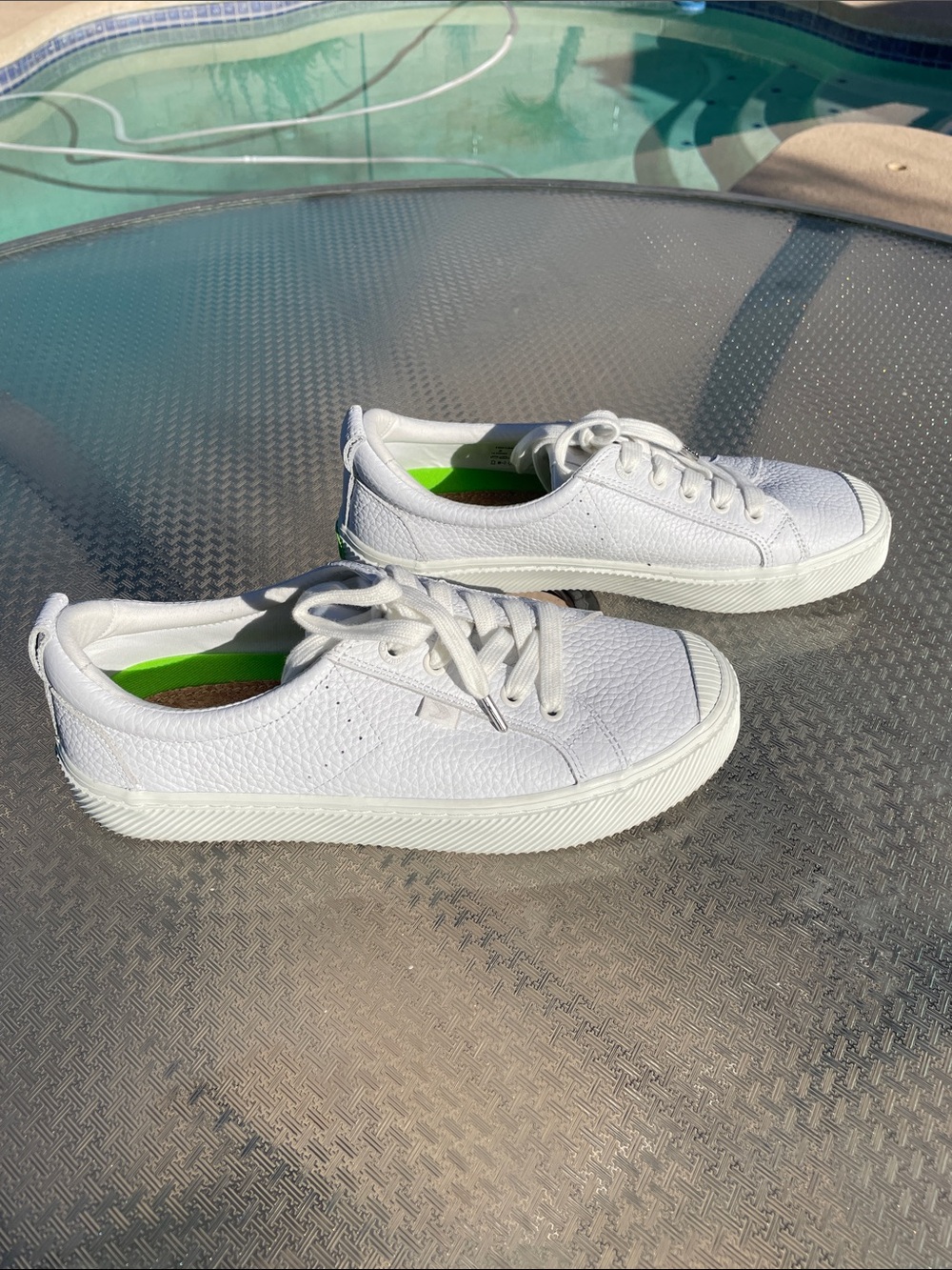 Cariuma White Leather Low-Top Sneakers